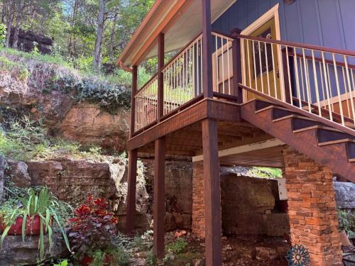 Eureka Springs Historic District Bed & Breakfast | All Seasons Treehouse Village