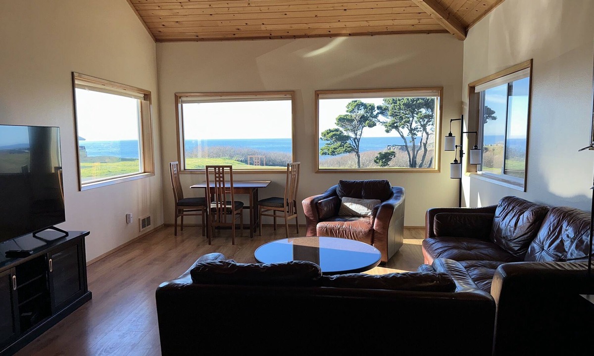 Bandon House | All Sunsets & Surf 4 bedrooms