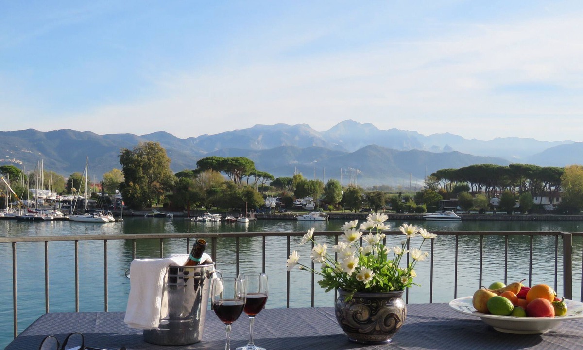 Bocca di Magra-La Ferrara Apartment | Allafocedelmagra com - Panoramic 4 bed apartment with berth