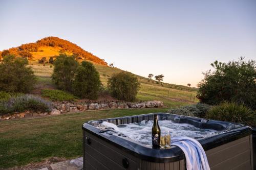 Mount Frome House | Allambie - Poolside Elegance in Mudgee Countryside