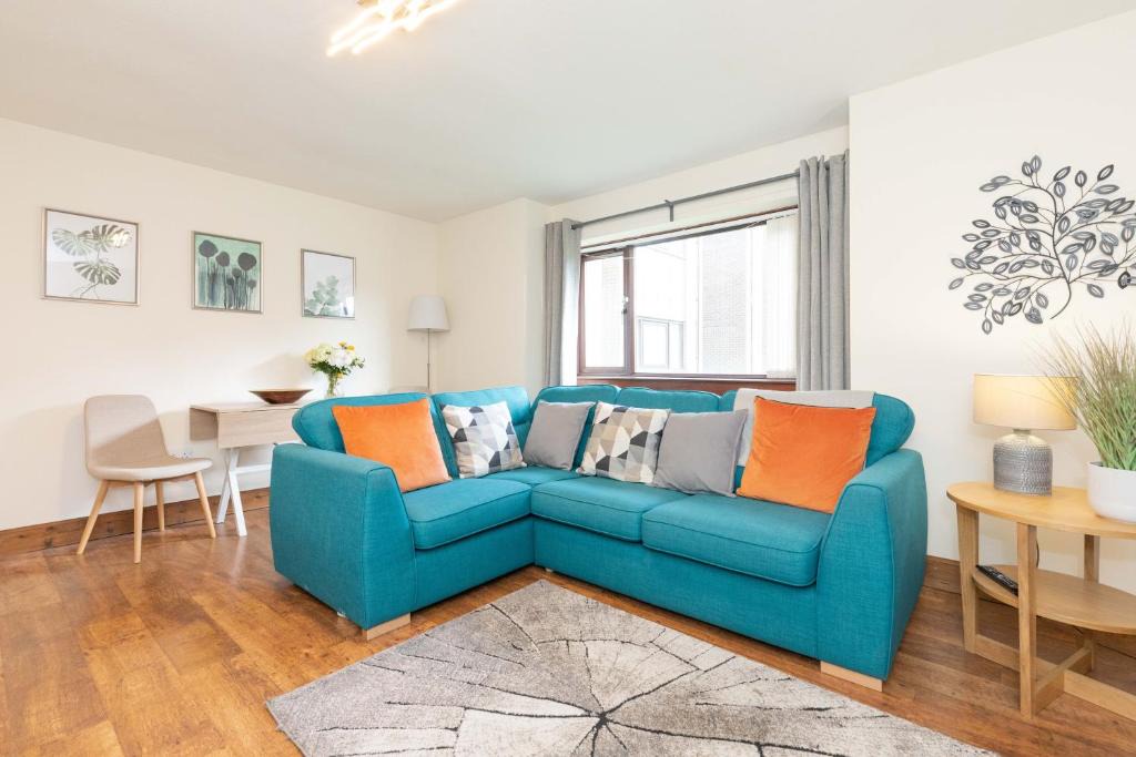 Leith Apartment | Allanfield Quiet Central Family Apartment with Parking