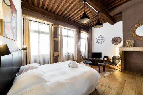Old Lyon Apartment | AllinLyon | Studio authentique Vieux Lyon