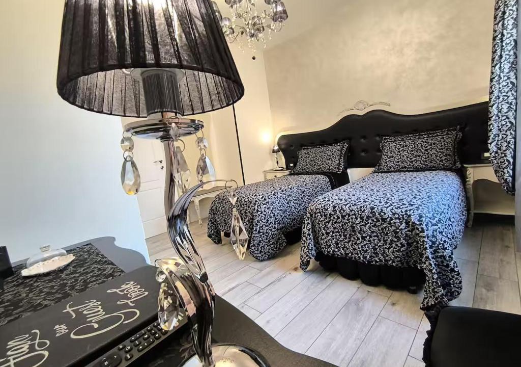Villafranca di Verona Apartment | Alloggio Turistico Giulietta e ROMEO - INTERO APPARTAMENTO - Villafranca di Verona, Zimmer, Holiday Rooms