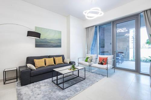 Al Safa Apartment | Allsopp & Allsopp - 2-Bedroom with Maids room Apartment in Canal Front Residence 5, Al Wasl 01