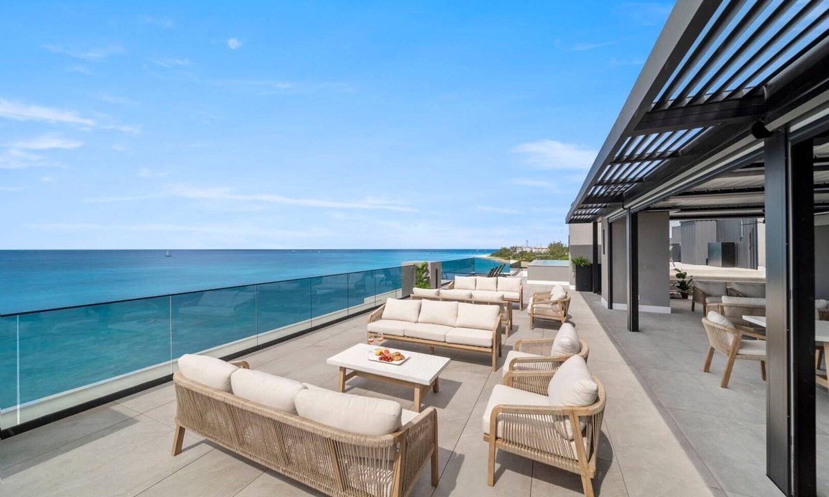 Brighton Villa | Allure 204