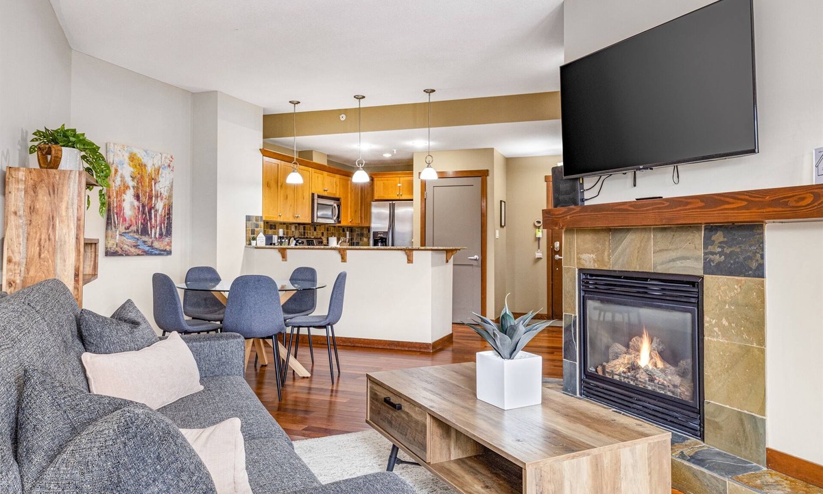 Town Centre Apartment | Alluring Mountain View Condo - The Heart Of Downtown!