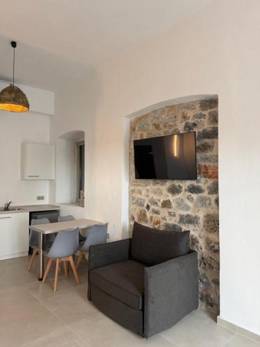 East Mani Apartment | Almyra Suites