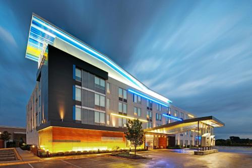 Bolingbrook Hotel | Aloft by Marriott Bolingbrook
