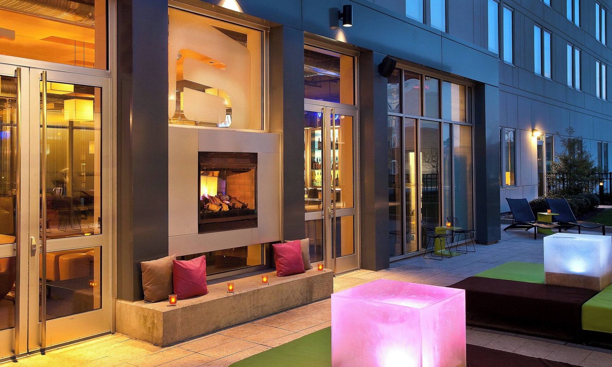 Greenbrier East Hotel | Aloft by Marriott Chesapeake