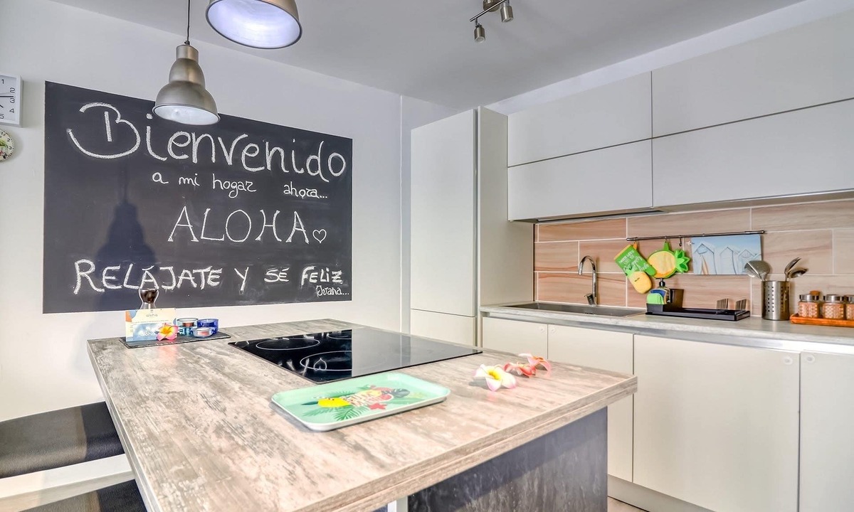 Los Abrigos Apartment | Aloha Home