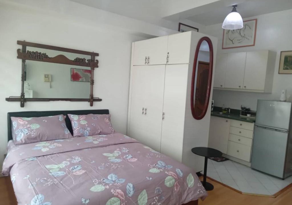 Ermita Night District Apartment | Alpha Grande View
