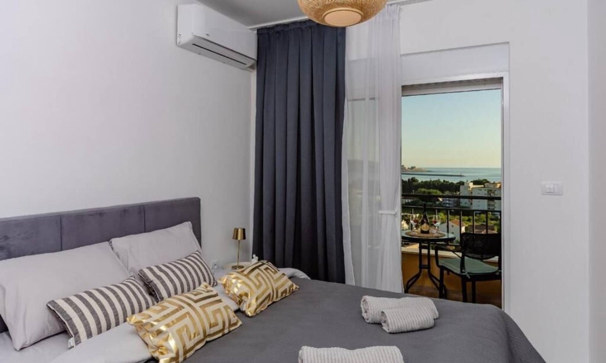 Bar Apartment | Alpha Mare
