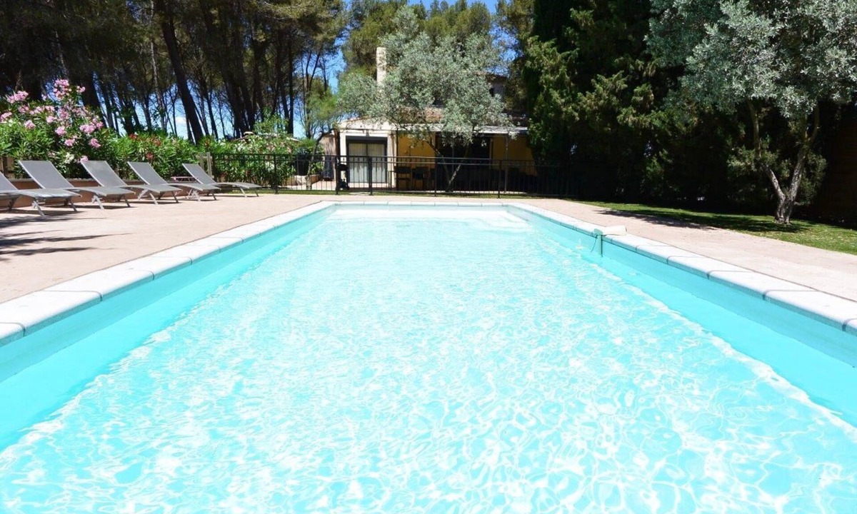 Plan-d'Orgon Villa | Alpilles Luberon Air-conditioned Spa Heated swimming pool Petanque Table soccer