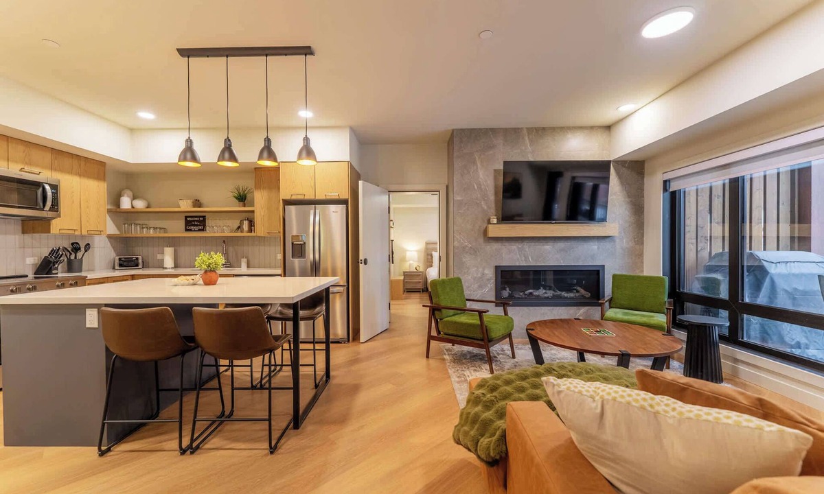 Canmore Apartment | Alpine Ascent - 3bd lock-off, 3 patios, mtn view