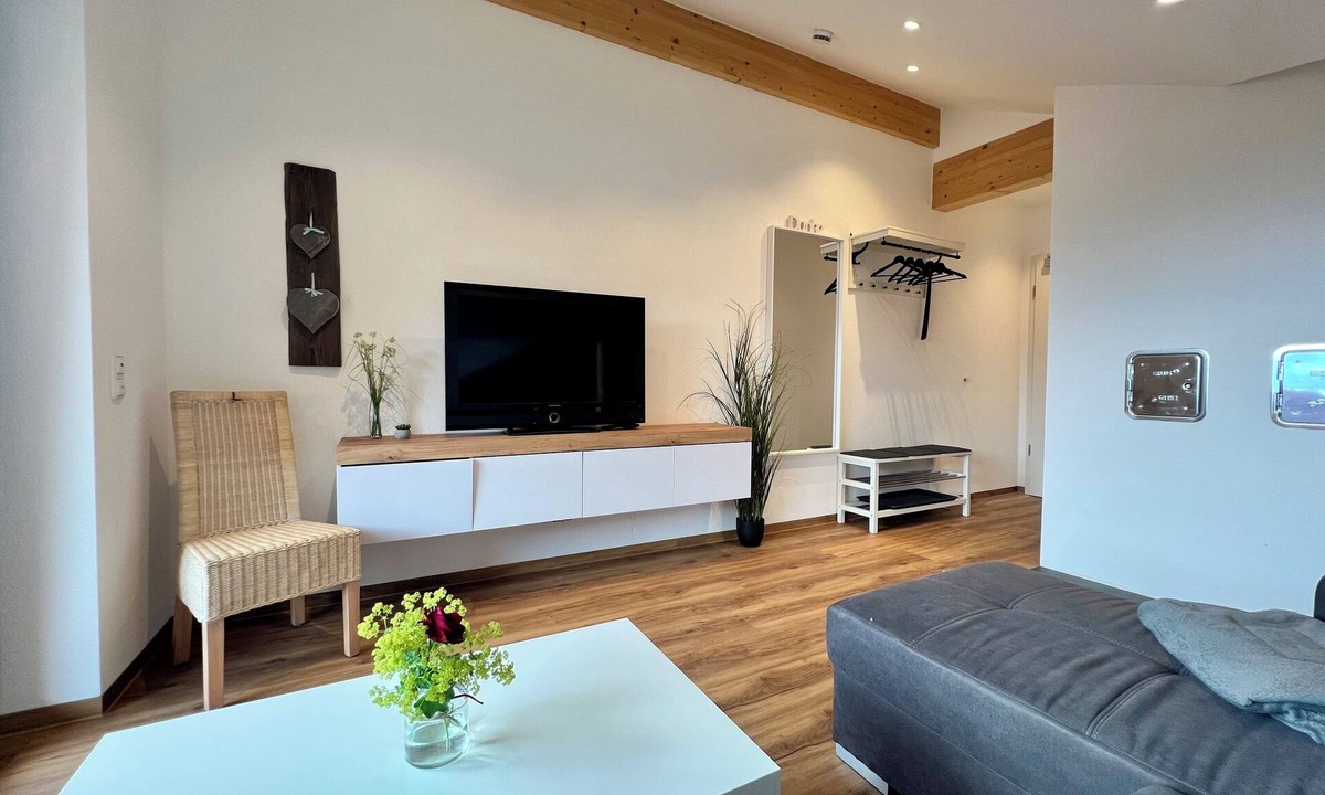Buching Apartment | 🏔️ Alpine Bliss for 4 in the Penthouse: Plenty of Light & Castle View