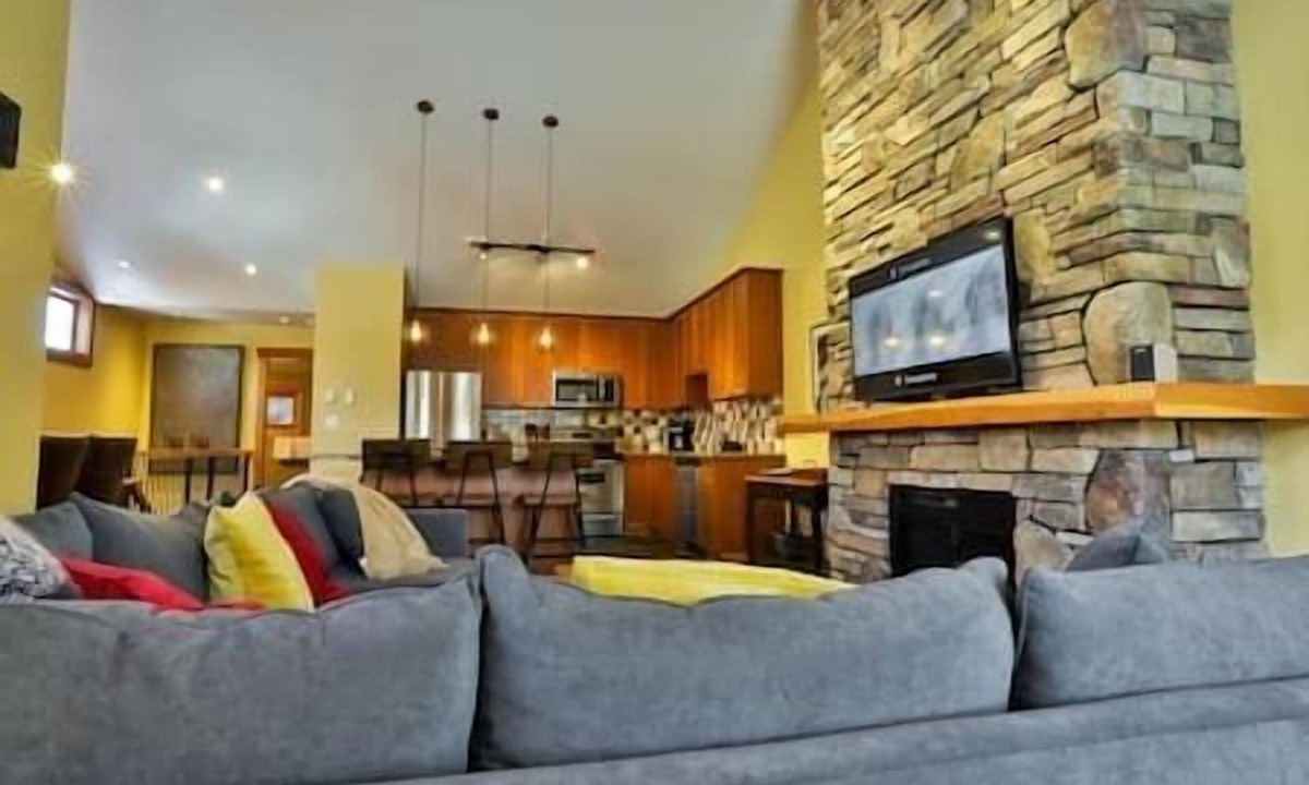 Fernie House | Alpine Chalet/Hot Tub/Garage