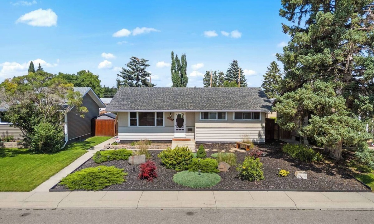 Southeast Calgary House | Alpine Elegance | Designer Main Floor