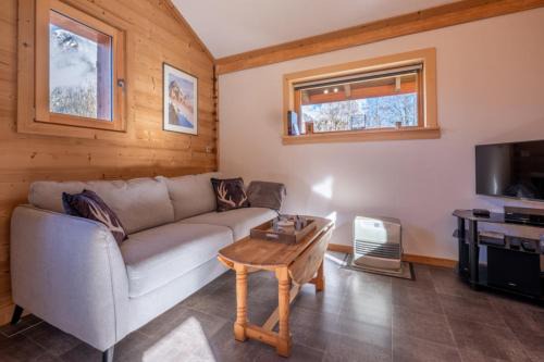 Les Bossons Ski Chalet | Alpine Escape Facing the Aiguille du Midi