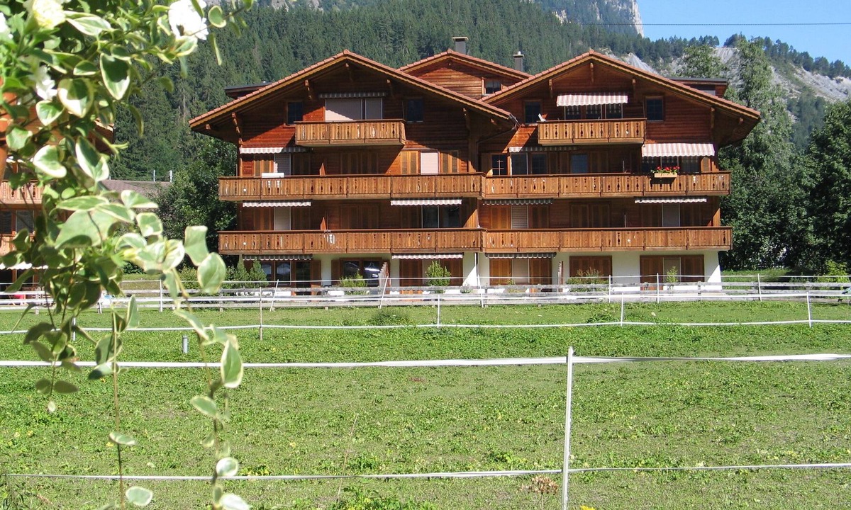 Kandersteg Apartment | Alpine Holidays **** Apartment 2nd floor in a chalet. 270 degrees Alpenpanoram