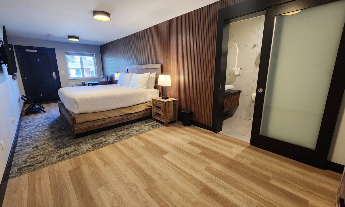 South Clearbrook Hotel | Alpine Inn