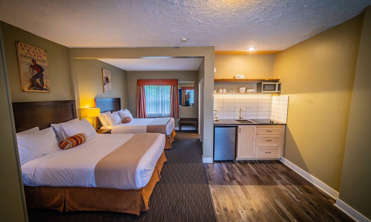 Nelson Hotel | Alpine Inn & Suites