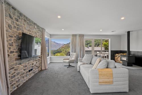 Fernhill House | Alpine Lakeview Residence