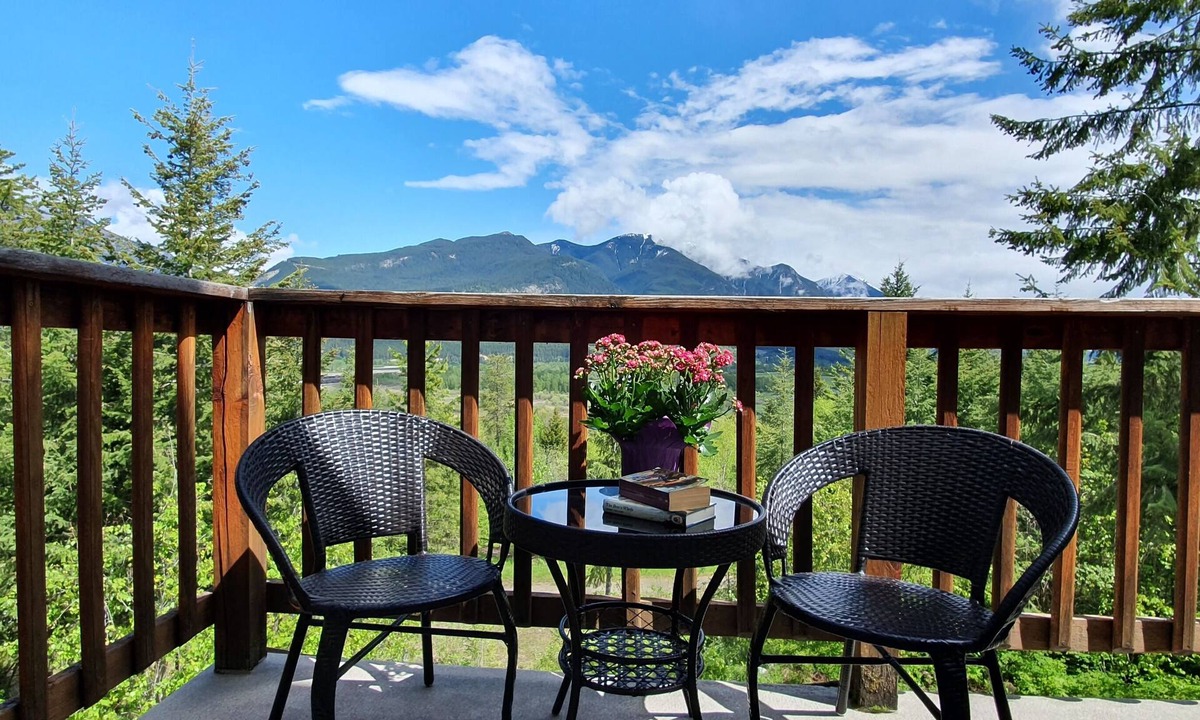 Golden House | Alpine Meadows Lodge