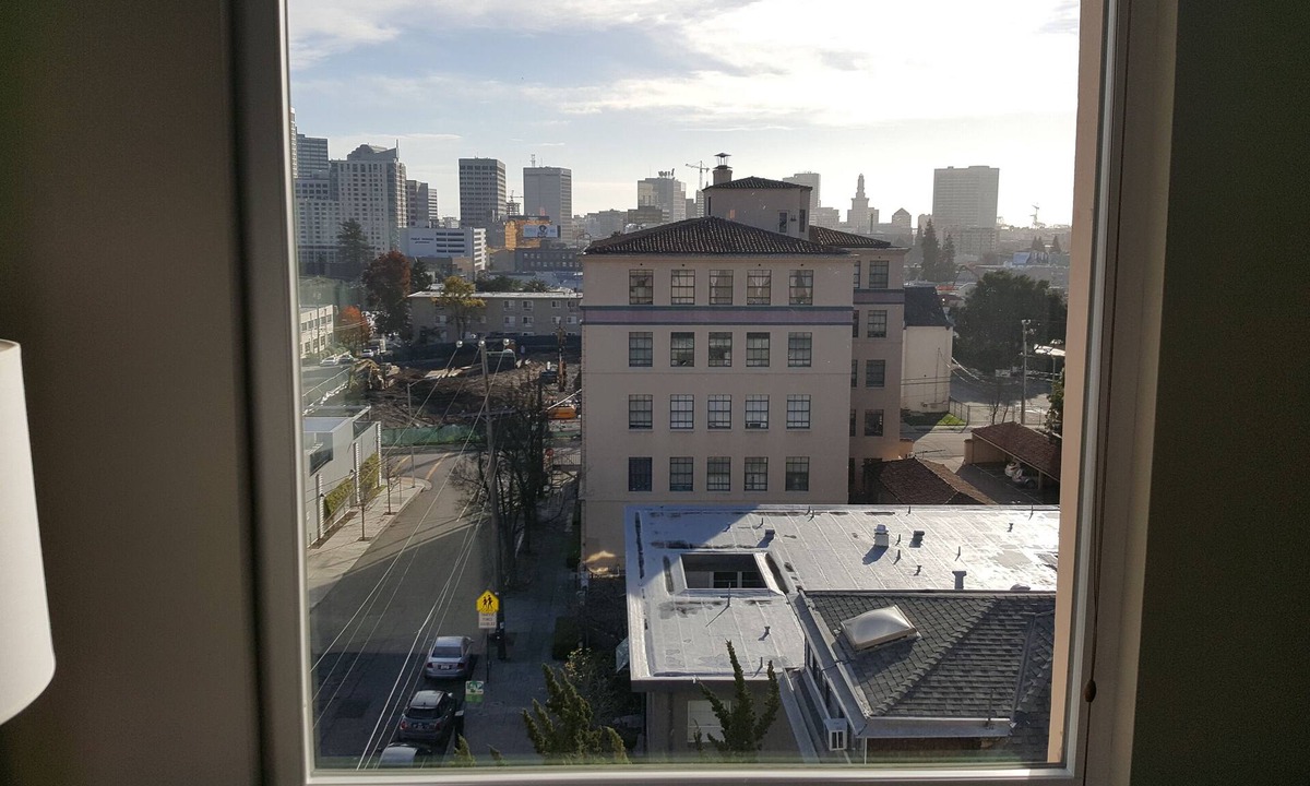 Oakland Ave - Harrison St Apartment | Alta Bates Summit Medical Center Oakland California