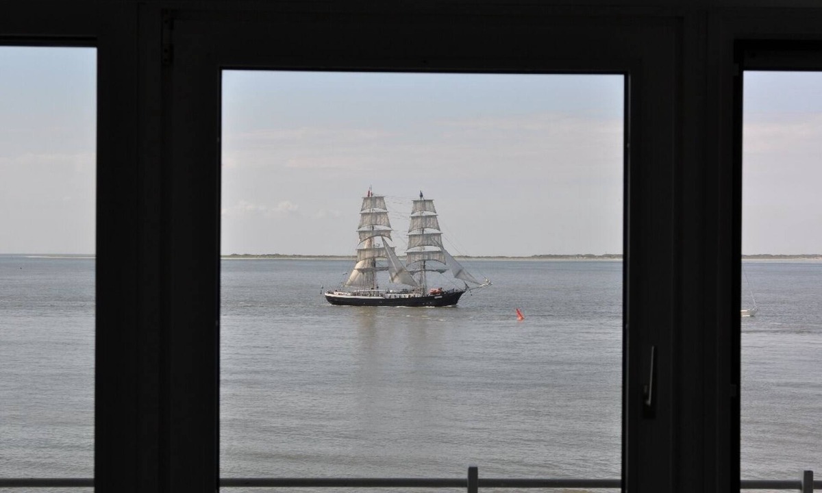 Norderney Apartment | Alte Teestube - Central city location right by the sea with sauna and pool
