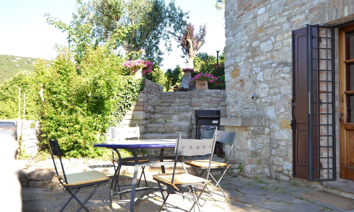 Corciano House | Altes Steinhaus mit Garten by Interhome