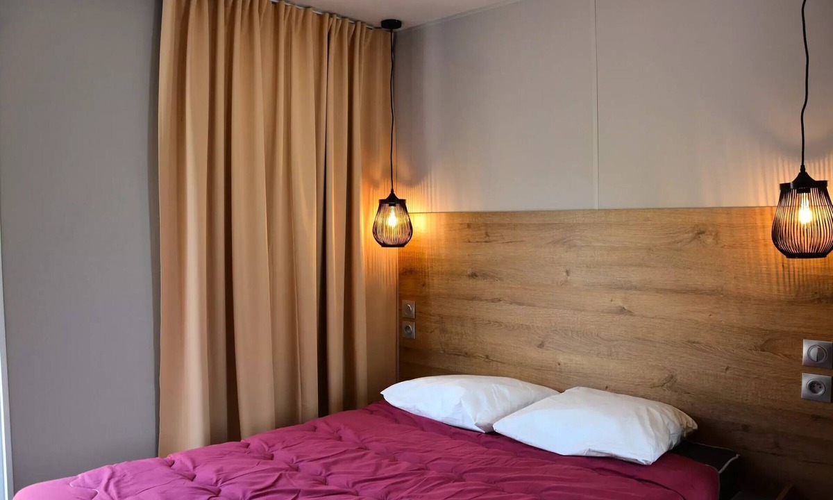 Sadirac House | Althéa Room for 2 People, Air-Conditioned + TV