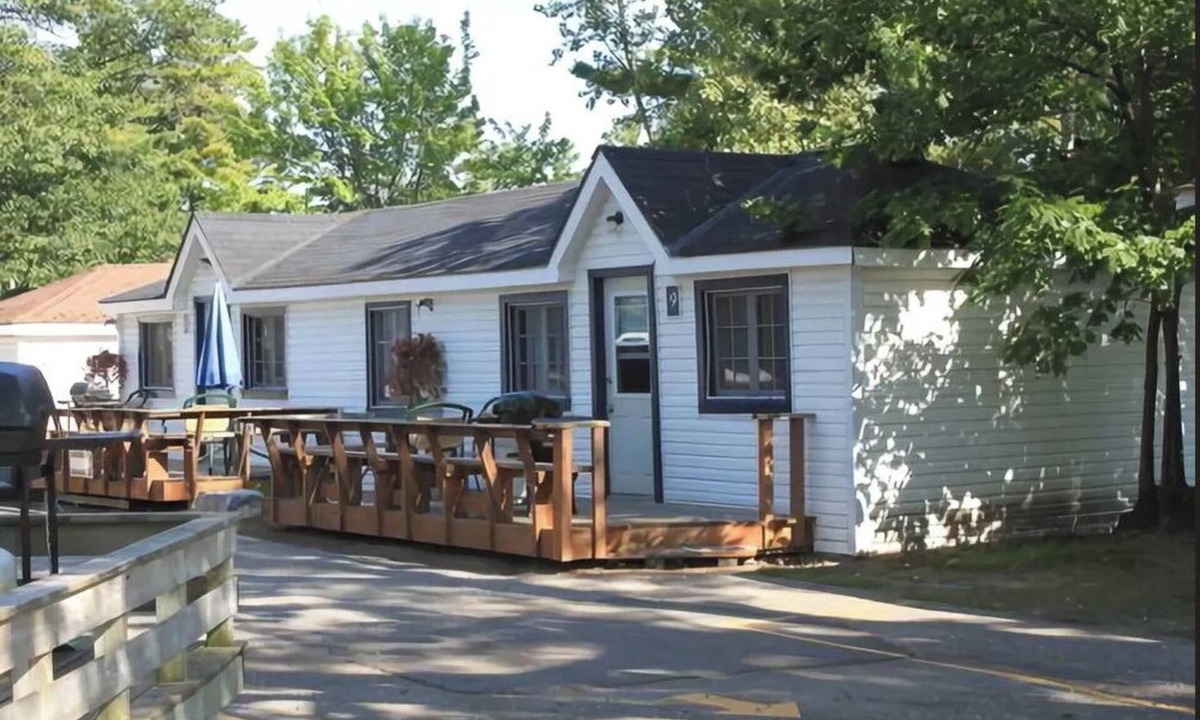 Wasaga Beach Cottage | Alton Lodges