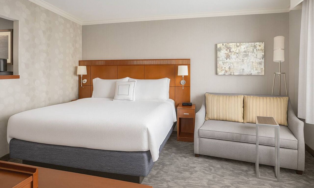 Tinton Falls Hotel | Always a Great Idea To Unwind! Near Seven Presidents Oceanfront Park