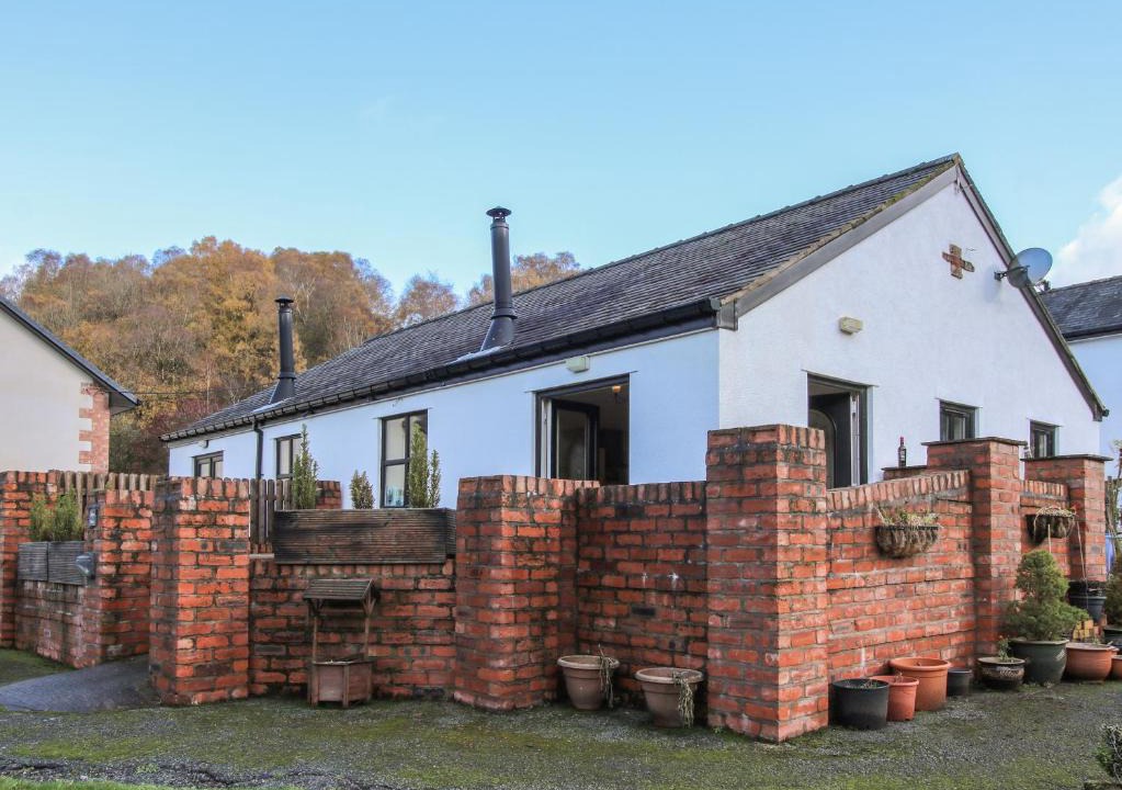 Mold House | Alyn View