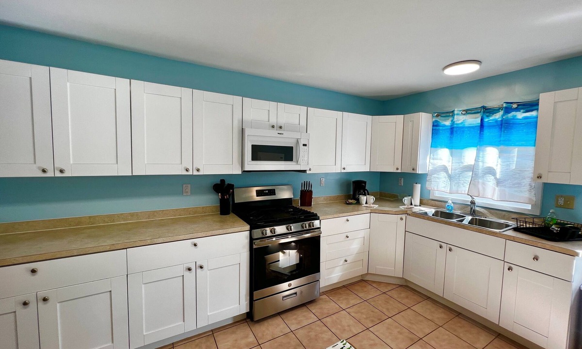 Treasure Cay Apartment | Aly’s Hideaway: Exceptional Value - 2BR Green Turtle Cay Home with Dock Slip