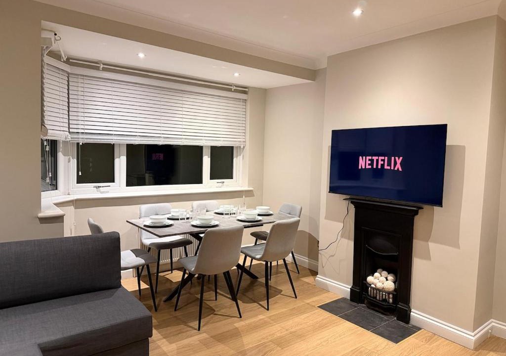 Marlborough Apartment | Amanah Properties - Modern 2-Bedroom Home in Harrow for 6 Guests with Free Parking