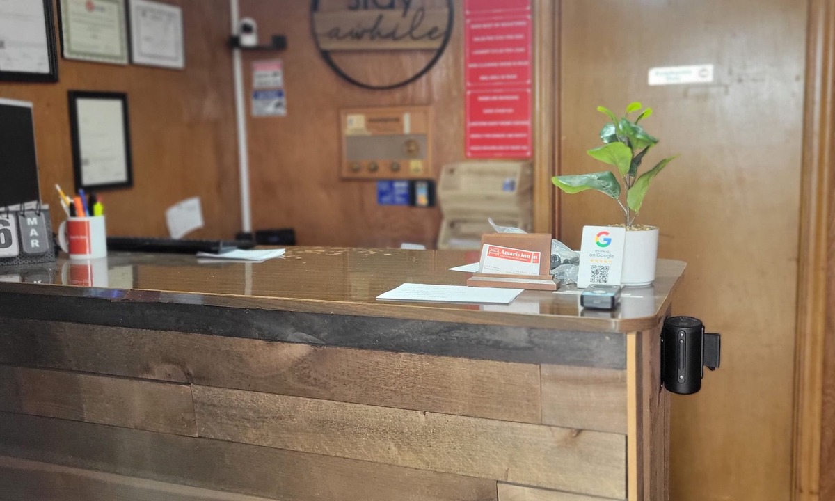Redfield Hotel | Amaris Inn