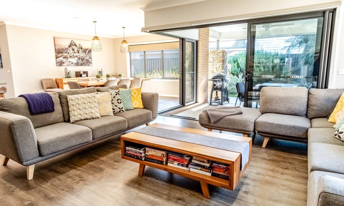 Bright House | AMAROO: Bright Township