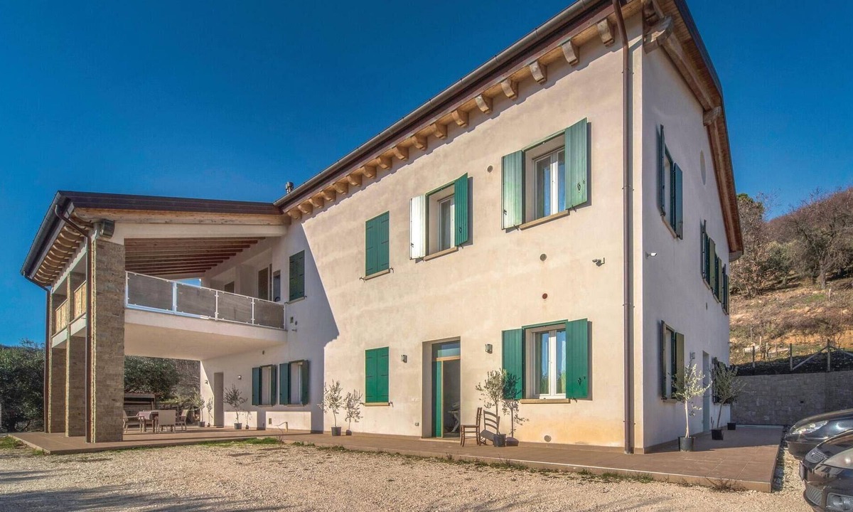 Cinto Euganeo Apartment | Amazing Apartment in Valnogaredo With 3 Bedrooms, Wifi and Outdoor Swimming Pool
