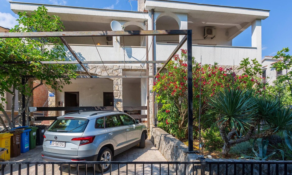 Krk Apartment | Amazing apartment in Pinezici with WiFi