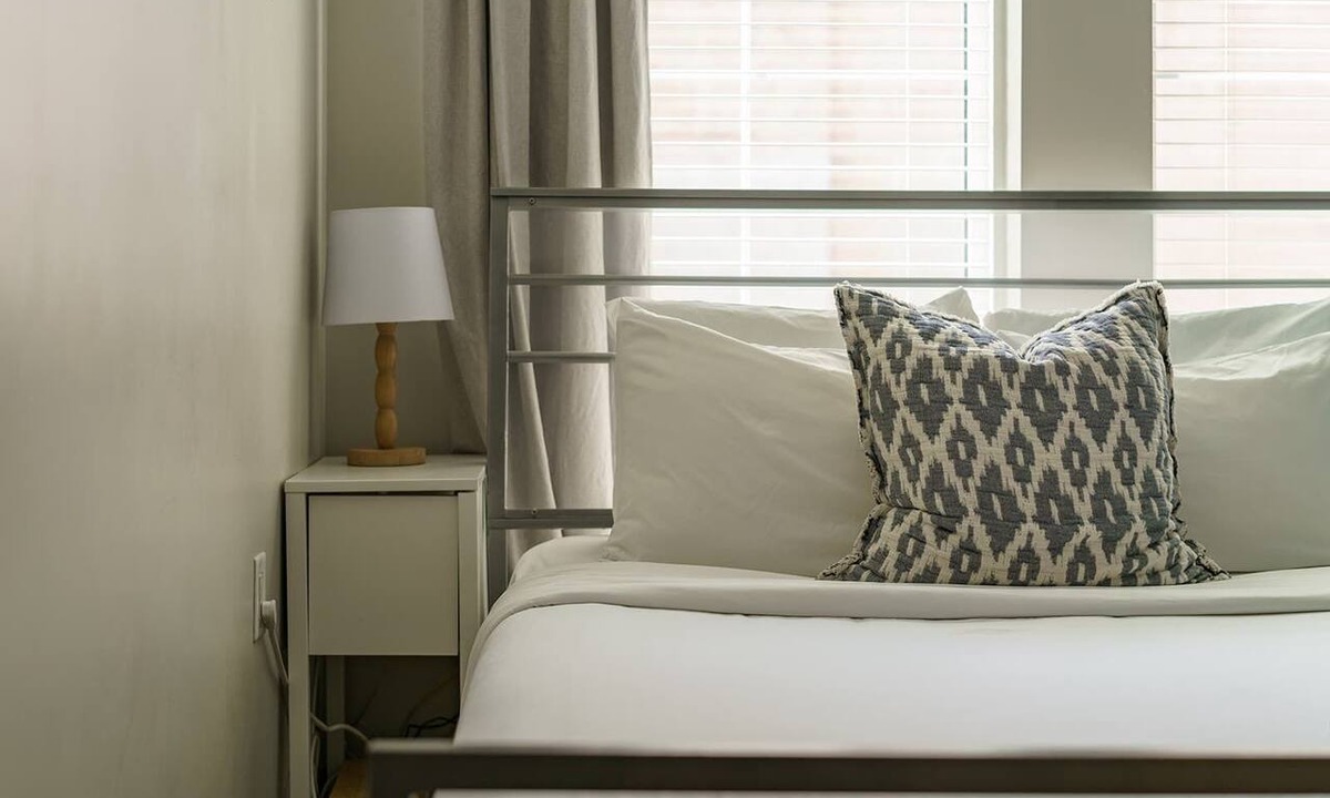 Uptown District Apartment | Amazing Apartment in the Heart of Downtown