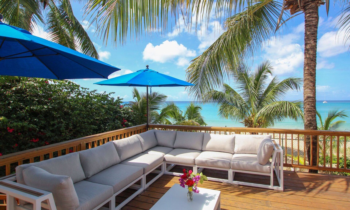 Lower Carlton House | Amazing Beachfront Paradise - Chateau Monique