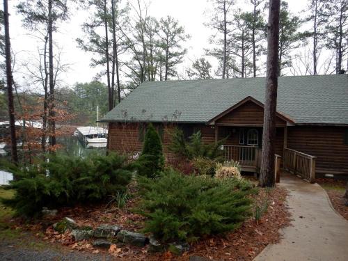 Mount Ida House | Amazing Cabin with Fireplace, Barbecue and Tennis Court in Mount Ida, Arkansas