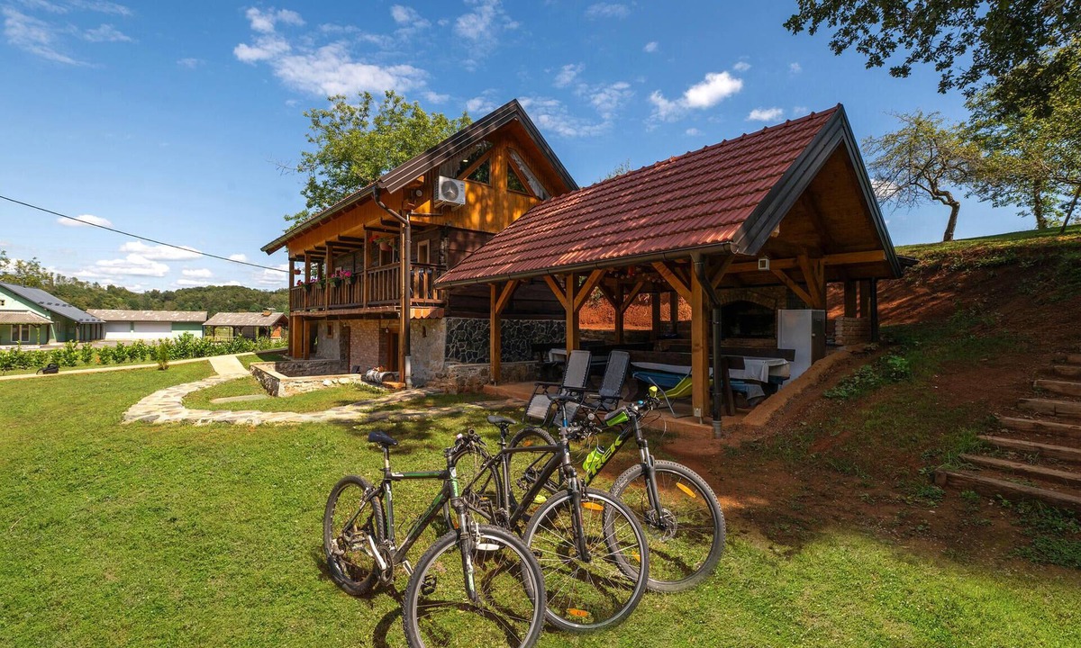 Ribnik House | Amazing home in Veselici with sauna
