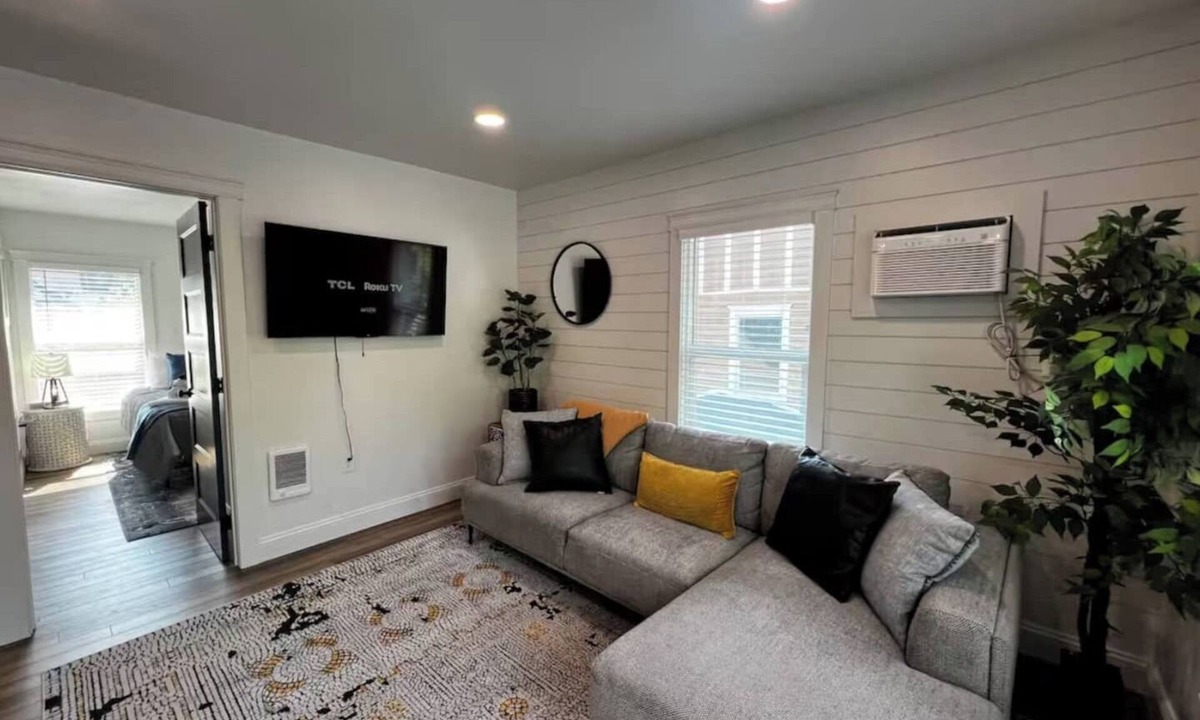 Cliff - Cannon Apartment | Amazing location just min 2 dntn Sacred Heart.
