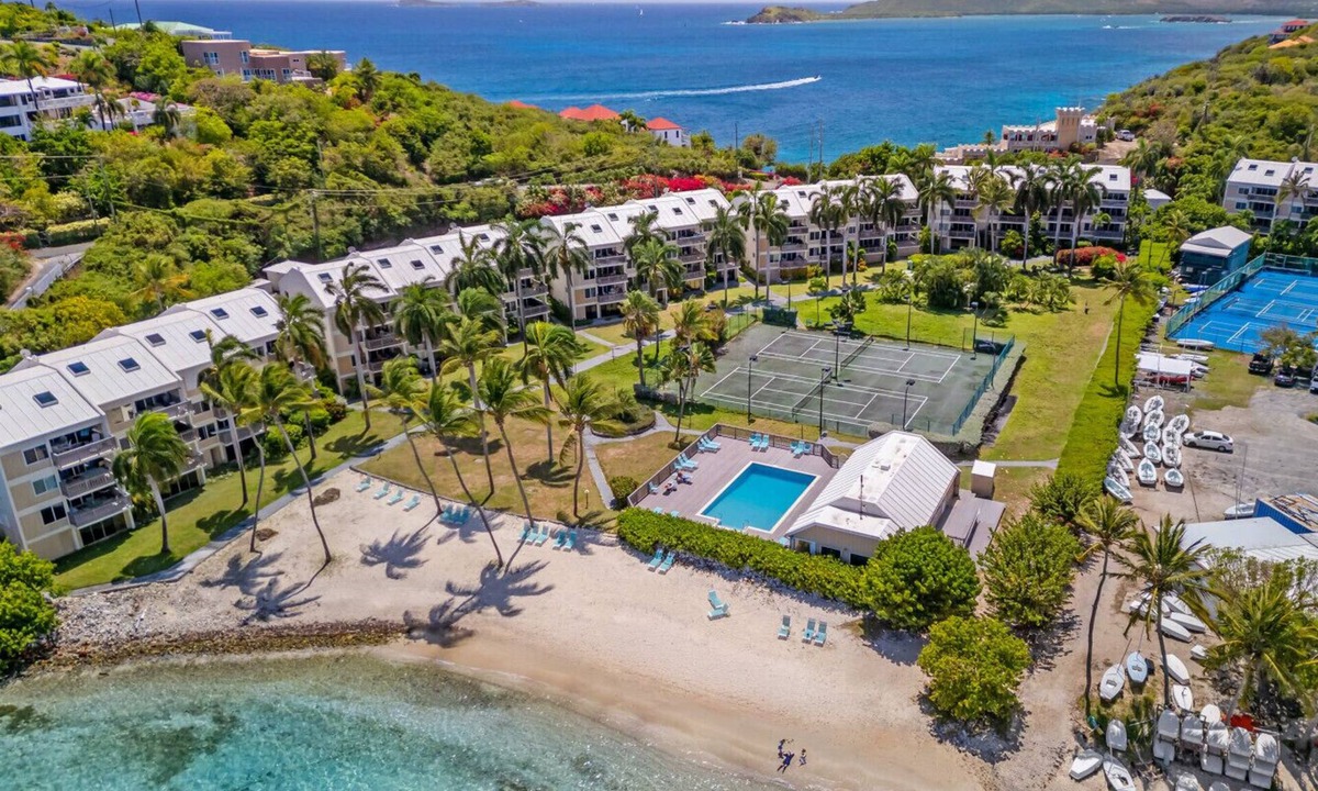 Nazareth Apartment | Amazing Location & Value! A few steps to the beach, walk to the restaurant/bar!