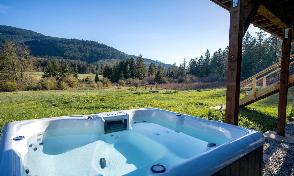 Sequim Cottage | Amazing Mountain Views in this Charming Cottage with a Hot Tub in Sequim, Washington