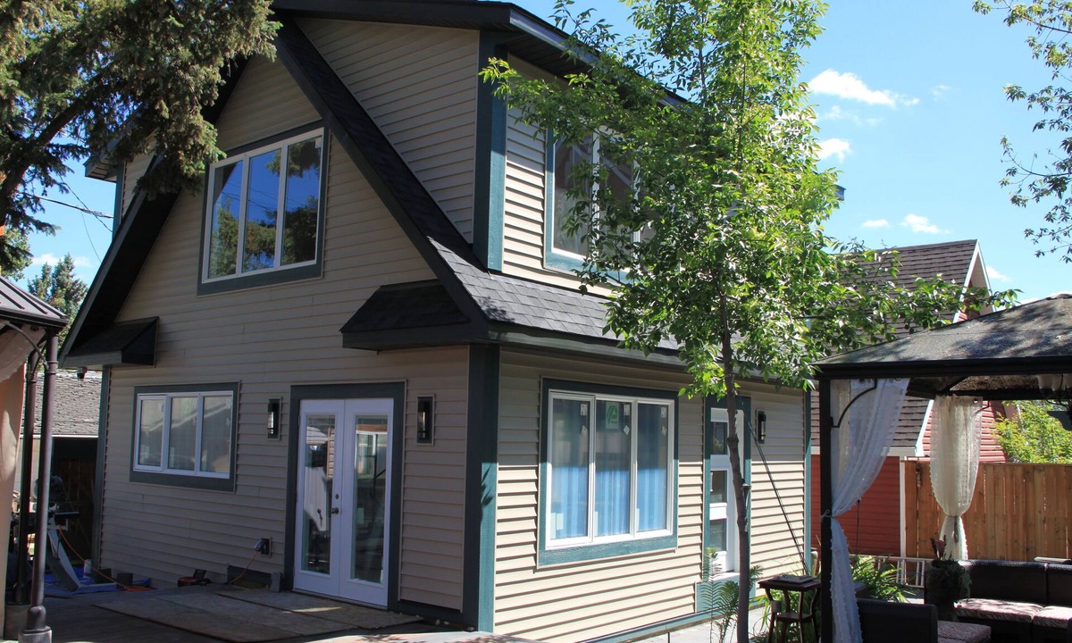 High River House | Amazing Peace Chalet Oasis - Rockies Doorway/Easy 20 min commute Calgary South