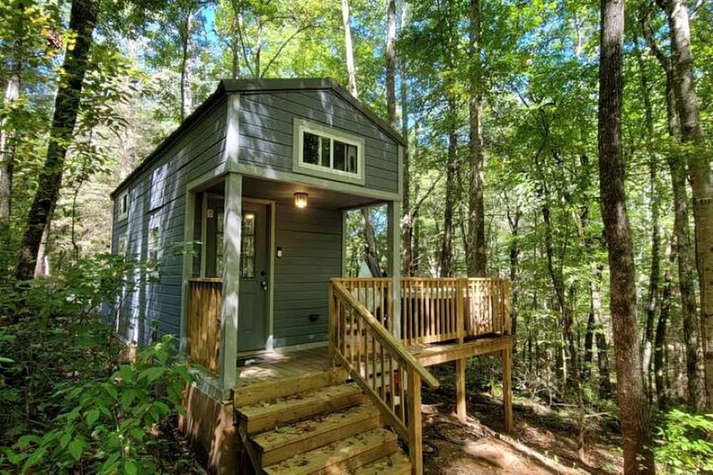 Suches House | Amazing Pet-Friendly Tiny House Rental with Hot Tub in the Chattahoochee National Forest, Georgia