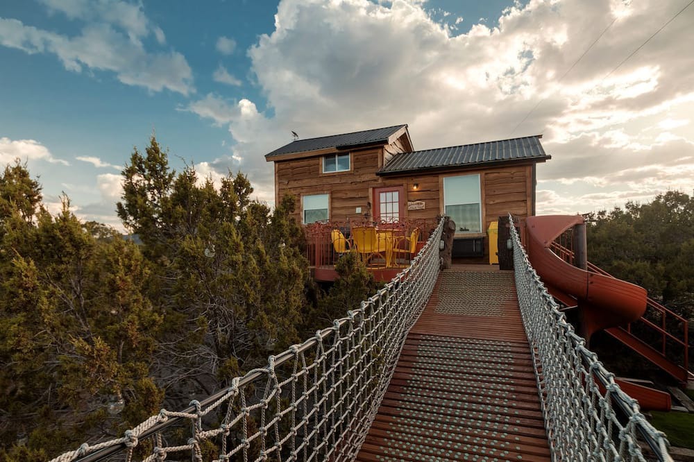 Nogal Cabin | Amazing Pet-Friendly Tree House for Unforgettable Escapes to Nature in Nogal, New Mexico